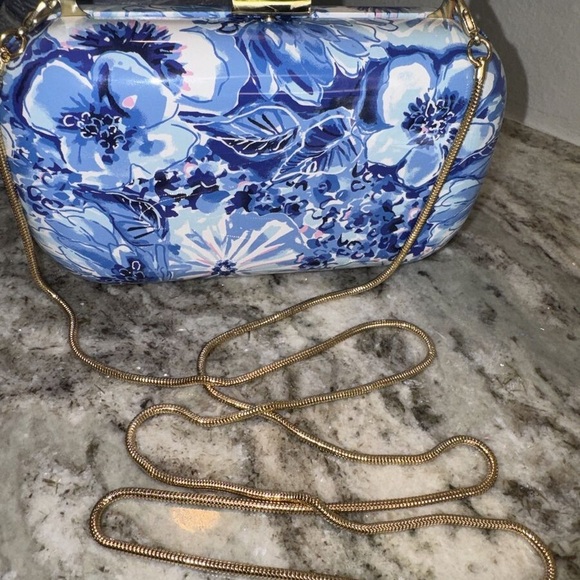 Lilly Pulitzer Catch N Keep Hard Clutch (Coastal Blue) Gold Chain Blue Floral - Picture 3 of 3
